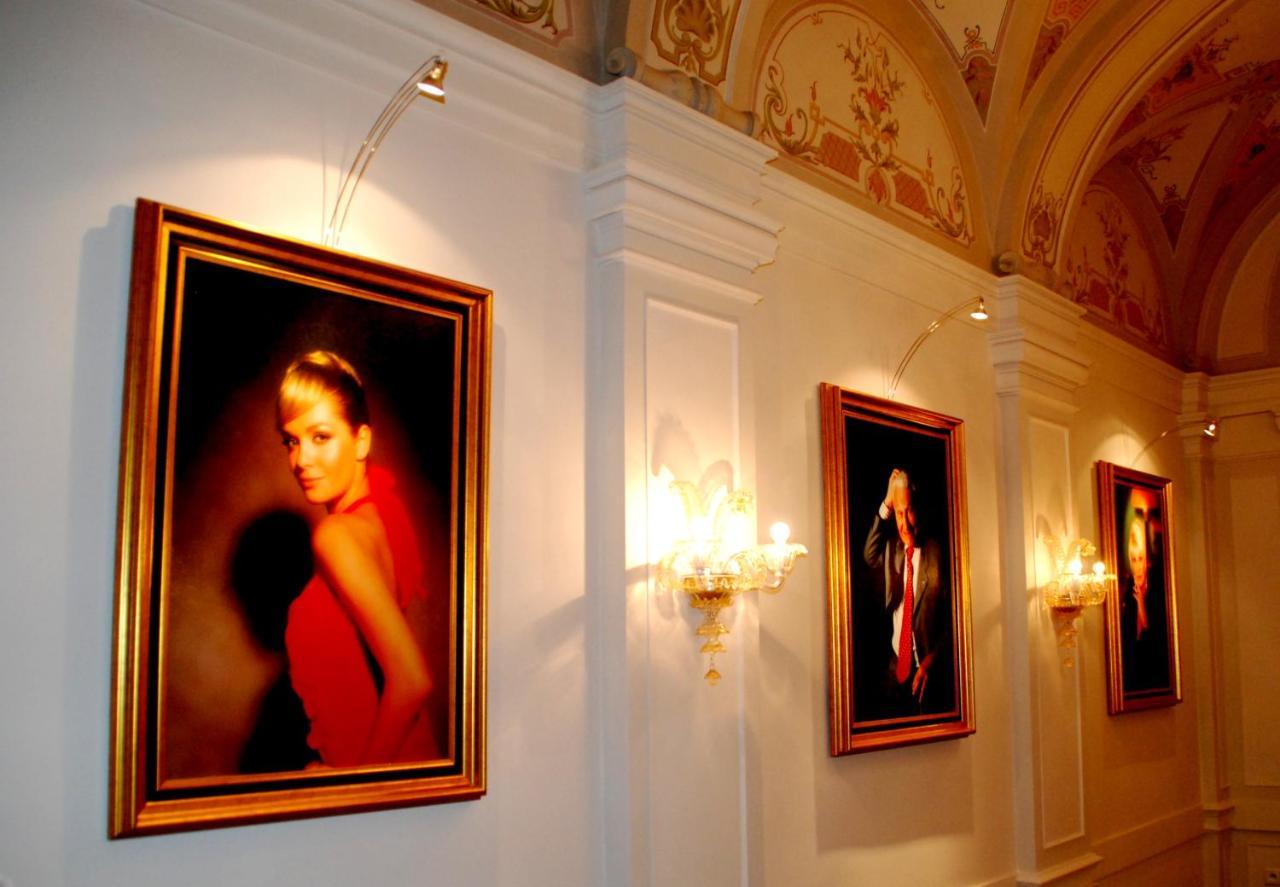 Le Palais Art Hotel Praha Bagian luar foto The 2006 portraits of the winners of the 2005 season.