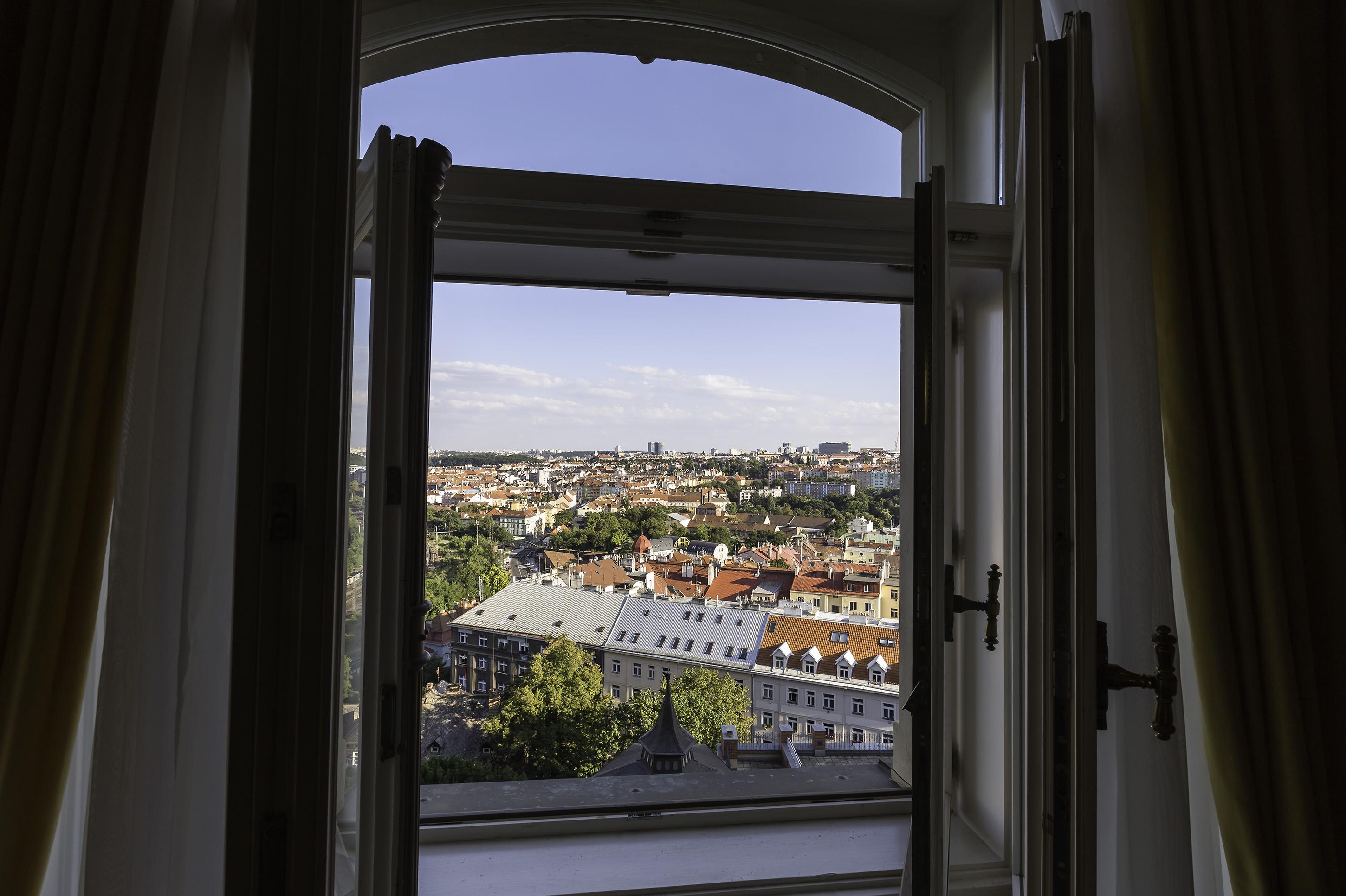 Le Palais Art Hotel Praha Bagian luar foto View from the window of the tower
