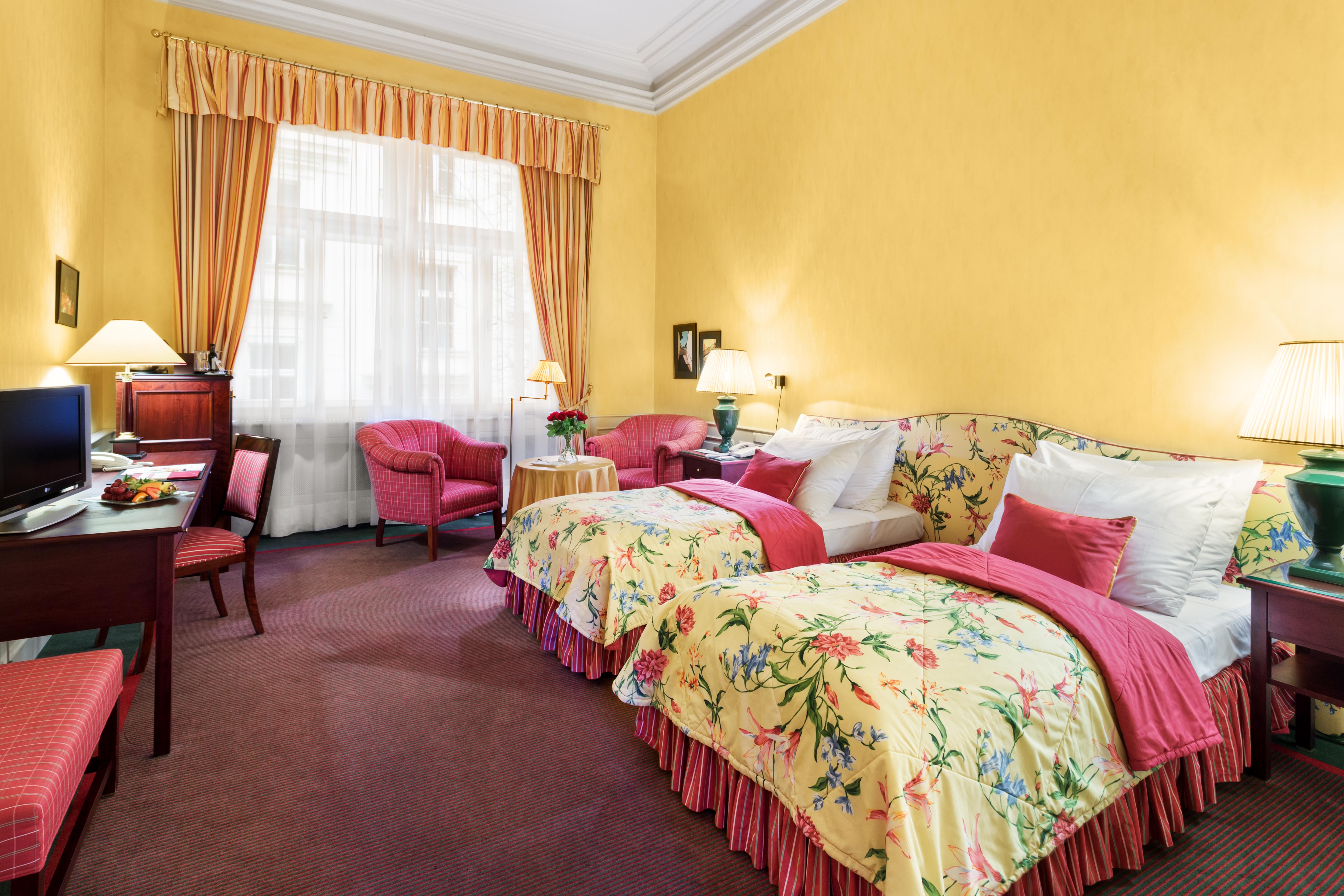Le Palais Art Hotel Praha Ruang foto A room at the Hotel
