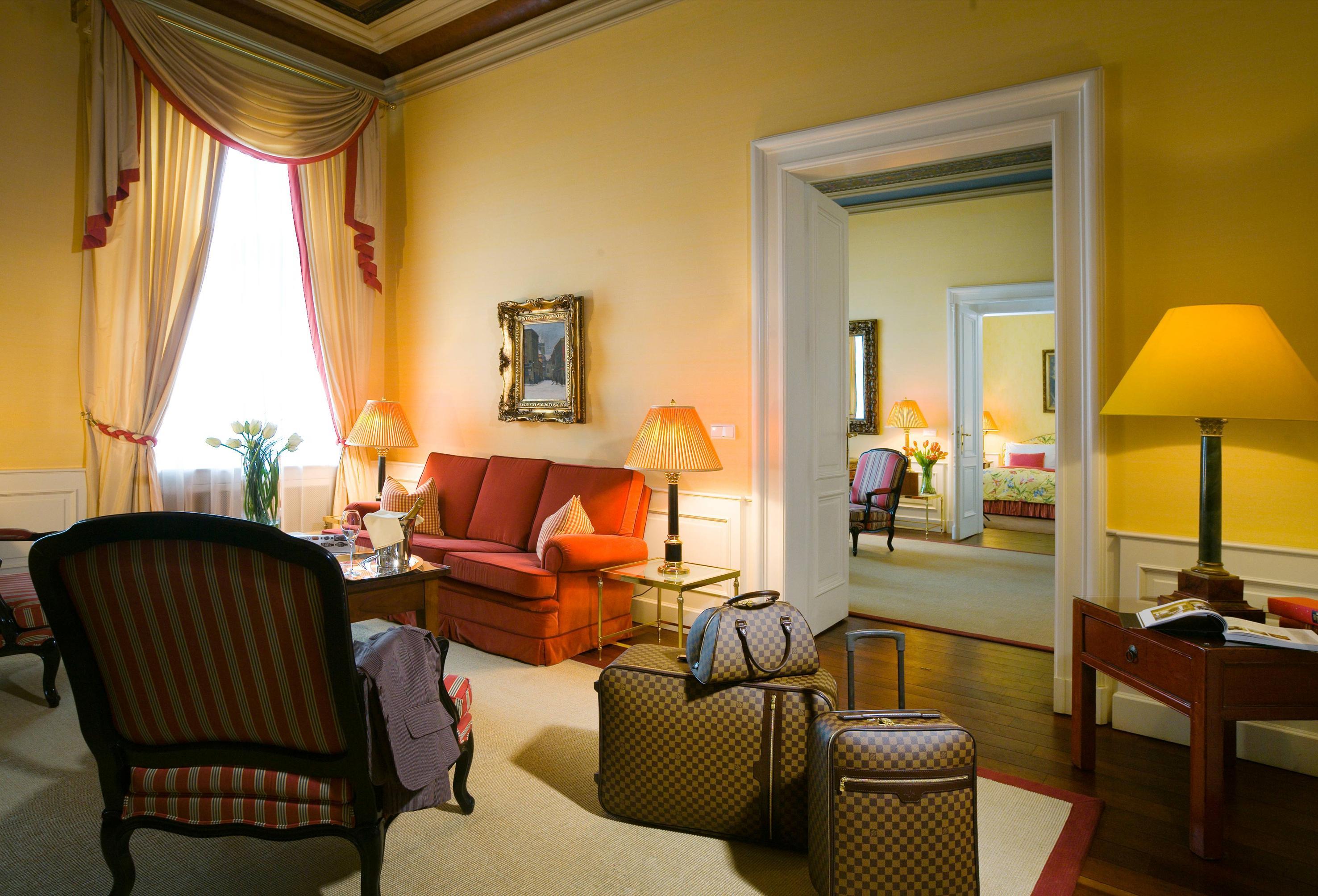 Le Palais Art Hotel Praha Bagian luar foto A suite at the Hotel Excelsior