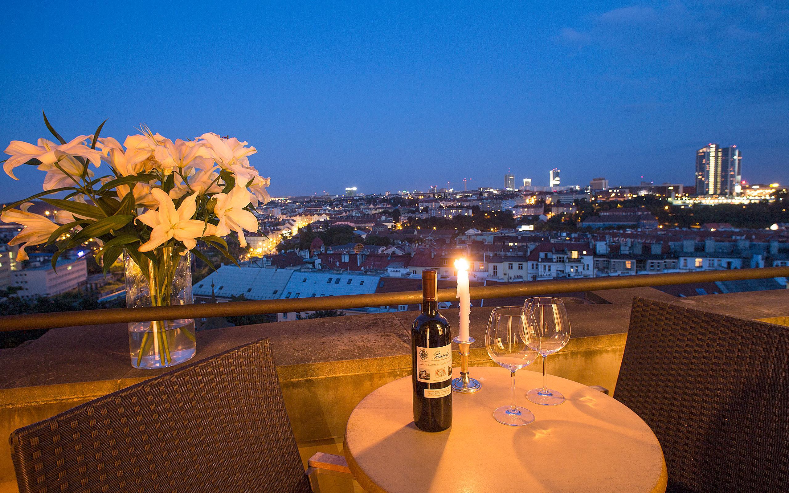 Le Palais Art Hotel Praha Bagian luar foto View from the balcony of a suite at the Hotel