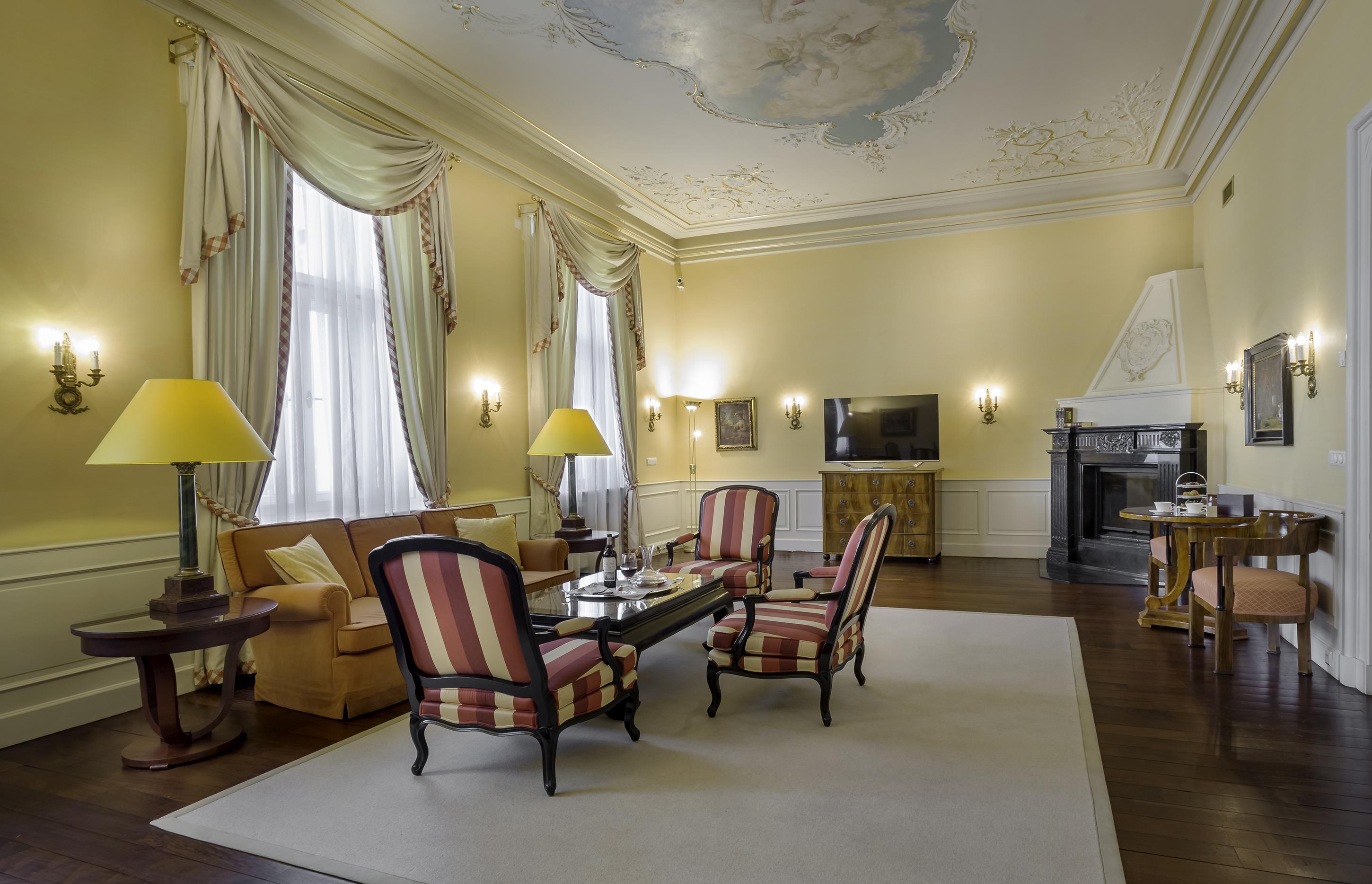 Le Palais Art Hotel Praha Bagian luar foto The living room of the suite