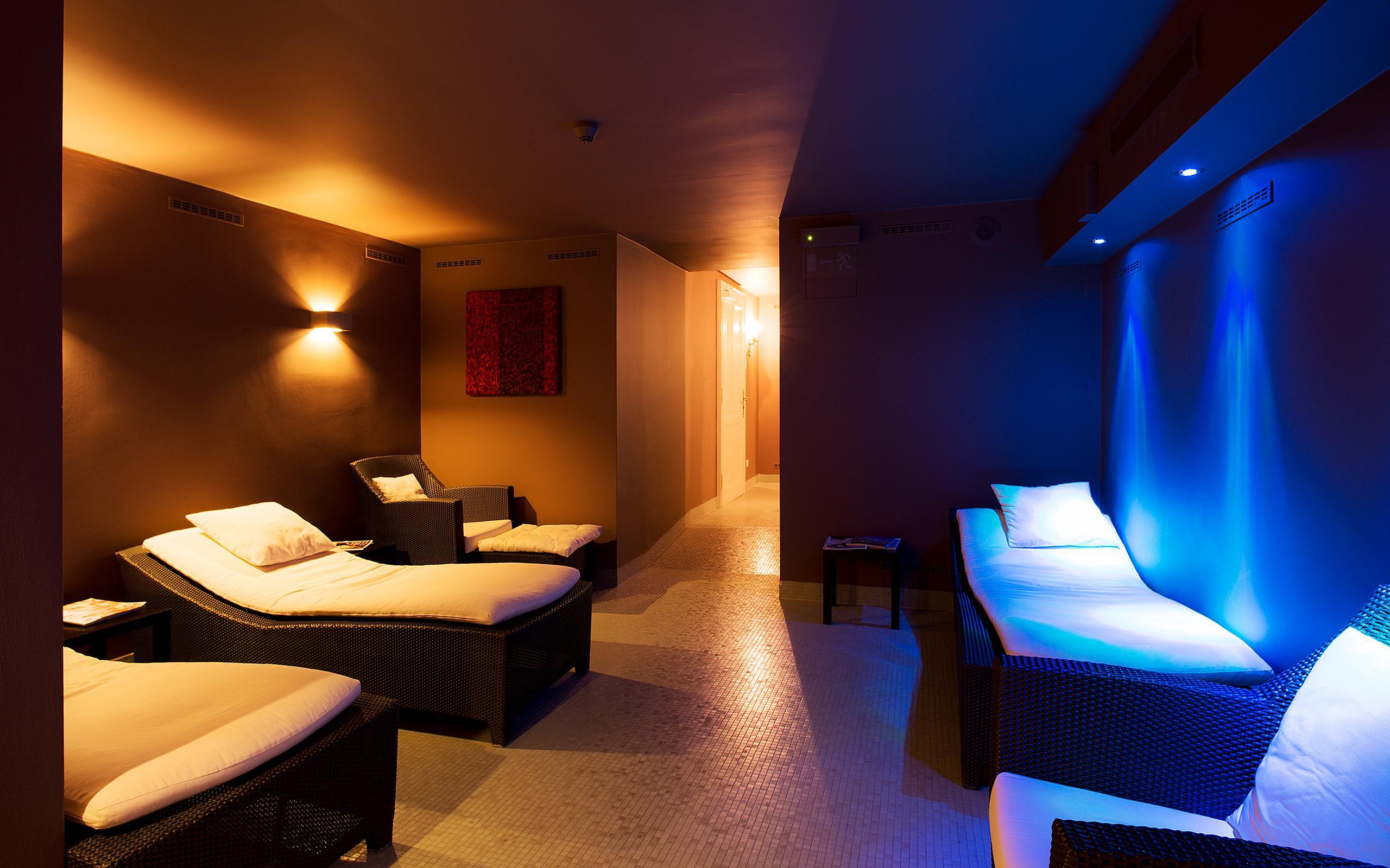 Le Palais Art Hotel Praha Bagian luar foto The spa at the InterContinental