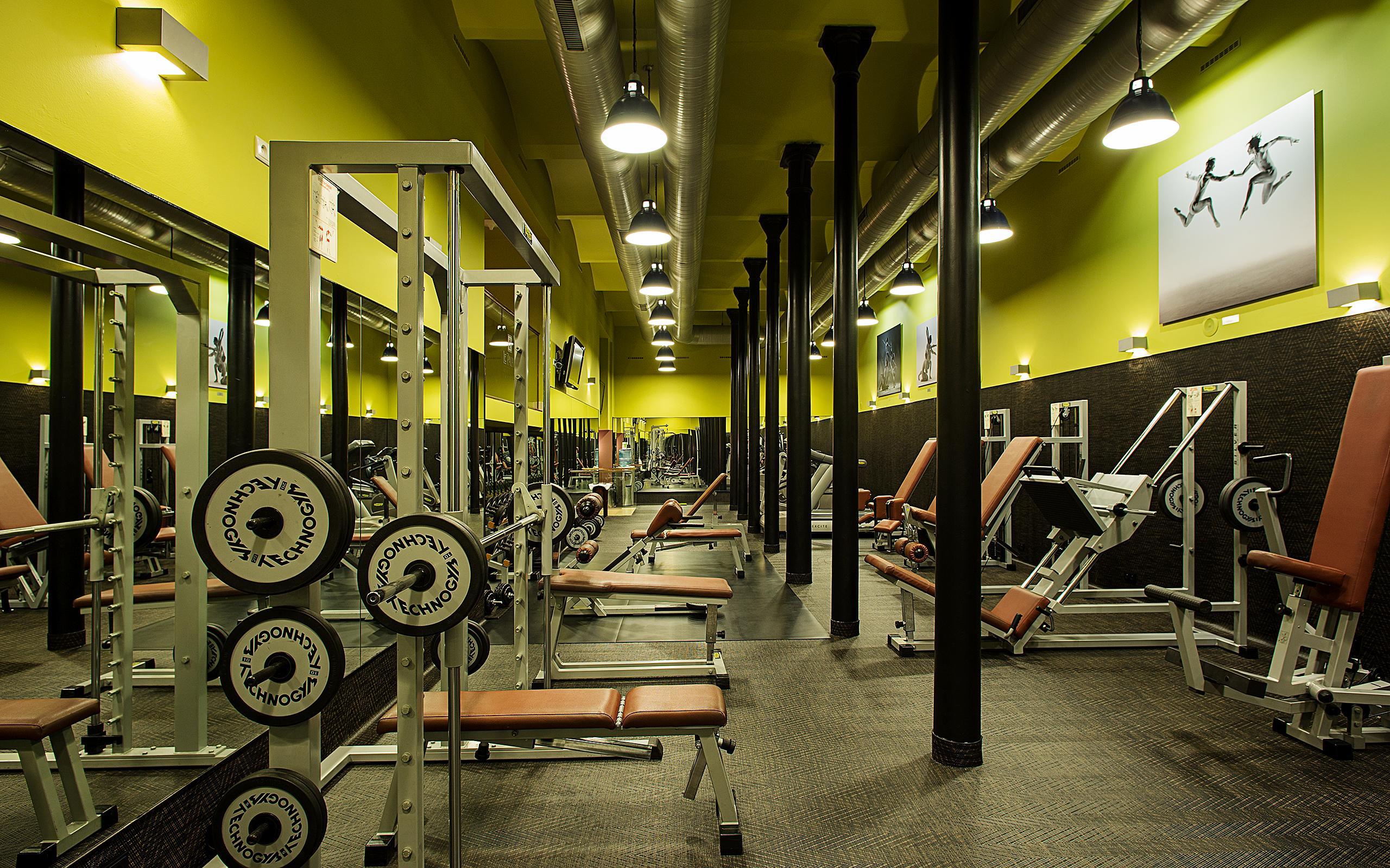 Le Palais Art Hotel Praha Bagian luar foto A typical Virgin Active gym