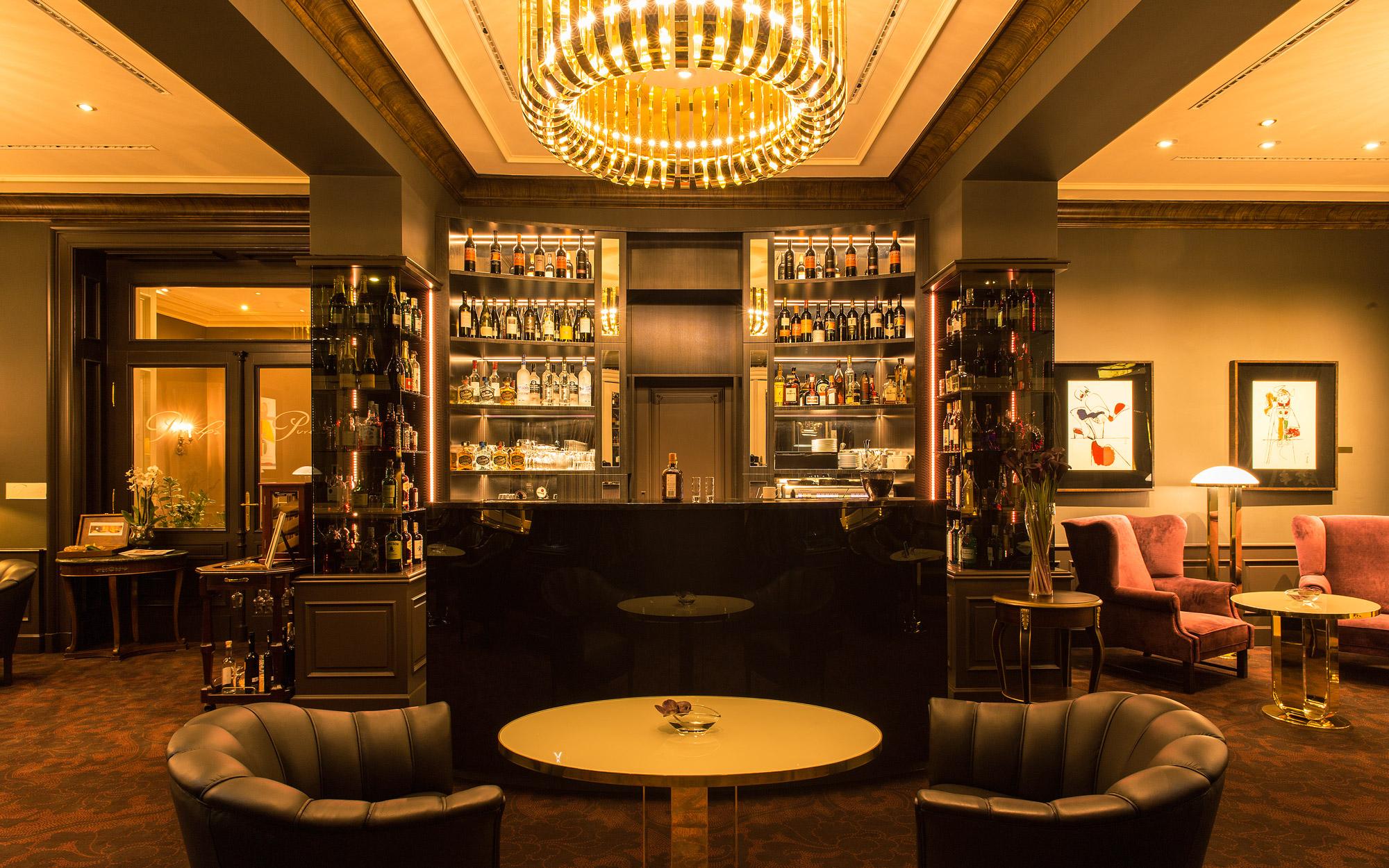 Le Palais Art Hotel Praha Bagian luar foto The bar at the Hotel de la Paix