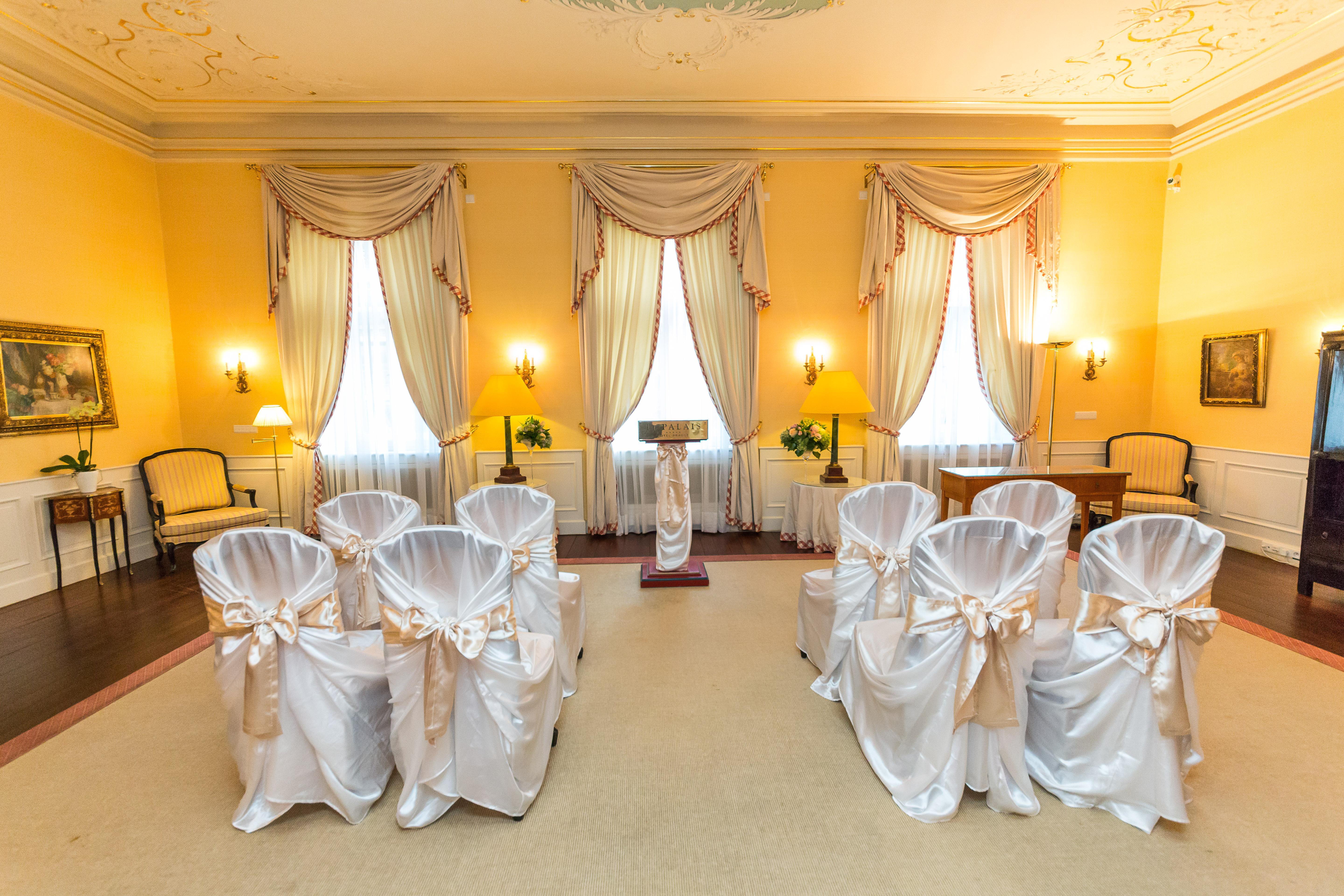 Le Palais Art Hotel Praha Bagian luar foto The interior of the registry office