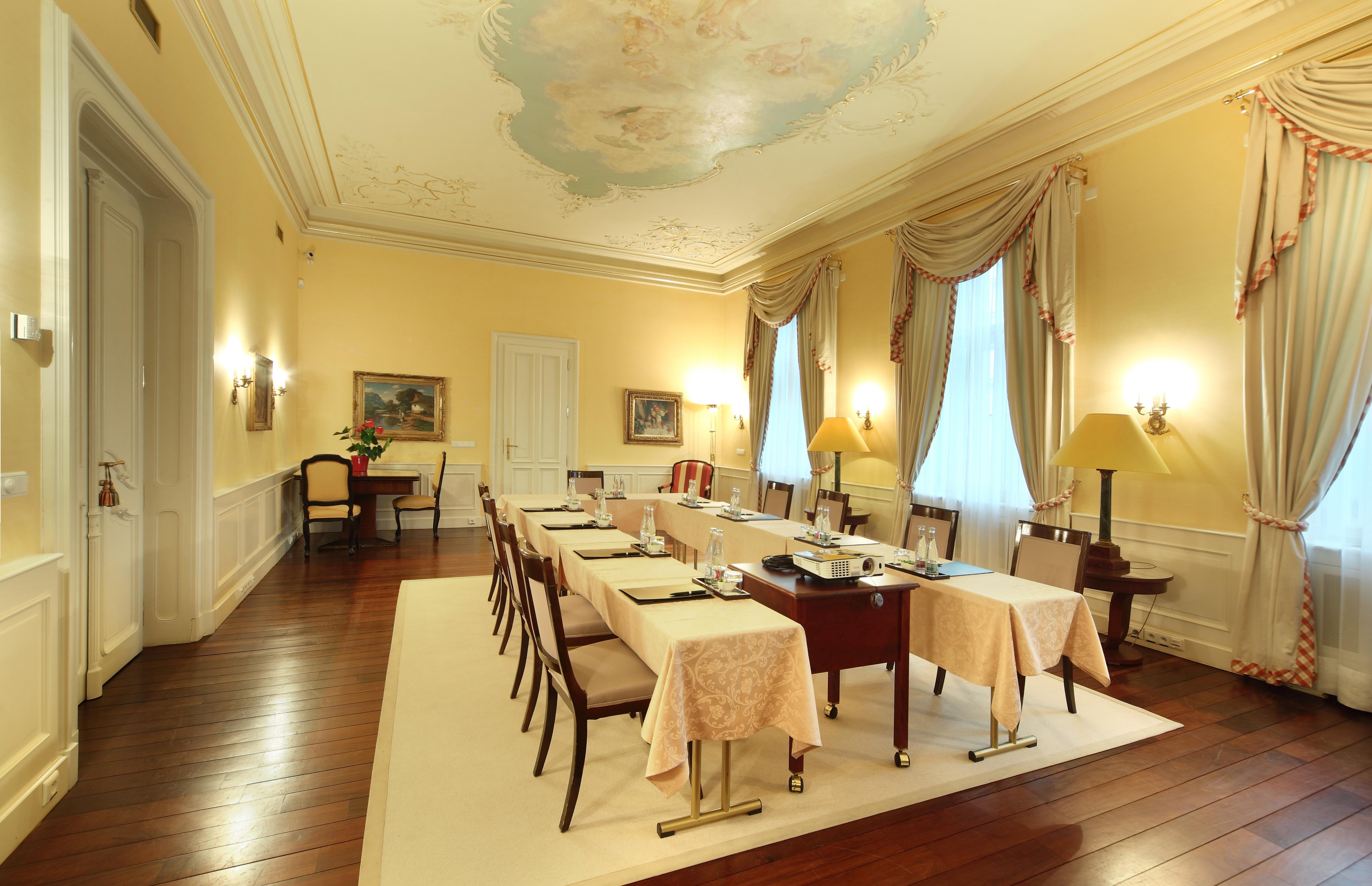 Le Palais Art Hotel Praha Bagian luar foto The boardroom