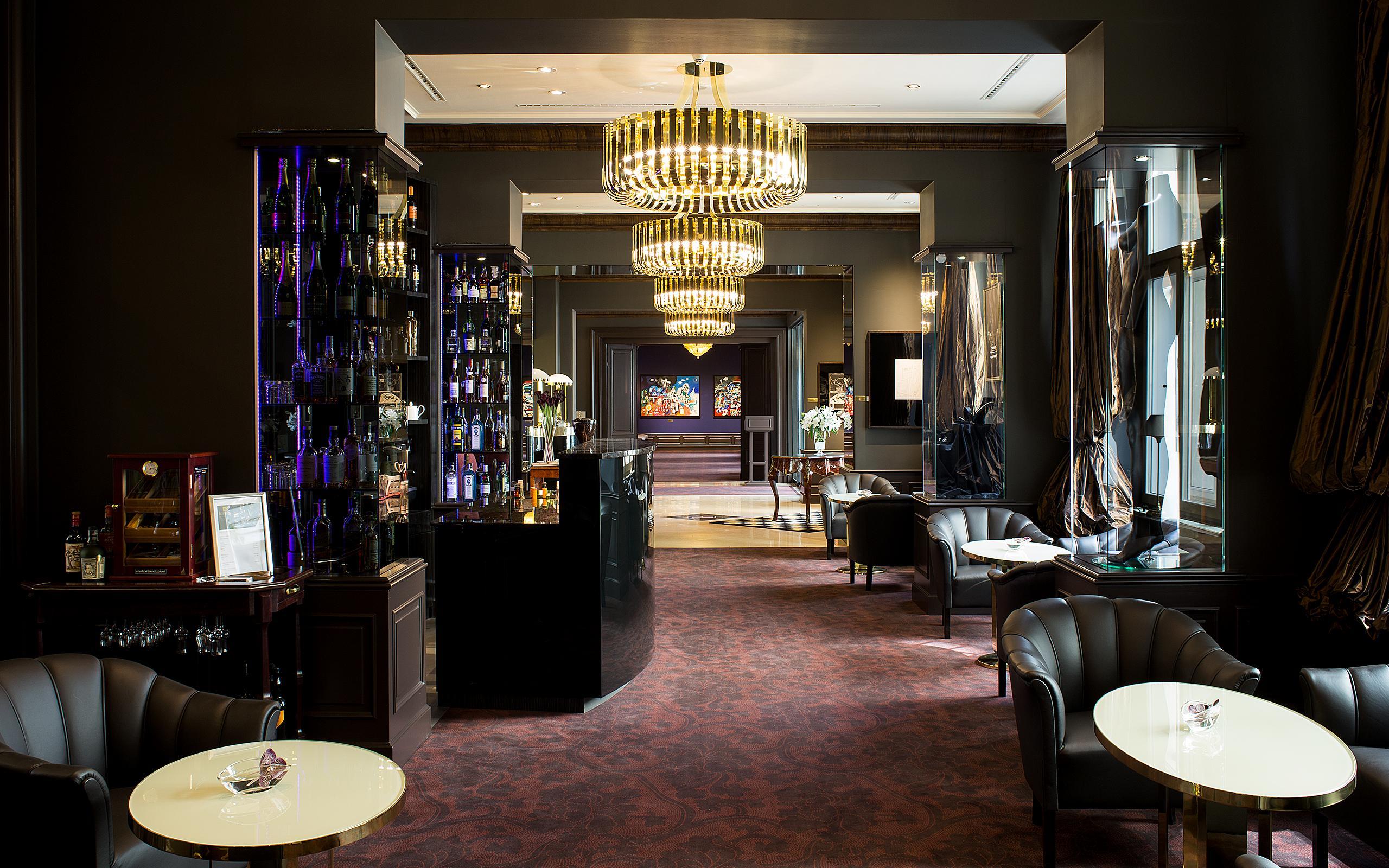 Le Palais Art Hotel Praha Bagian luar foto The Bar