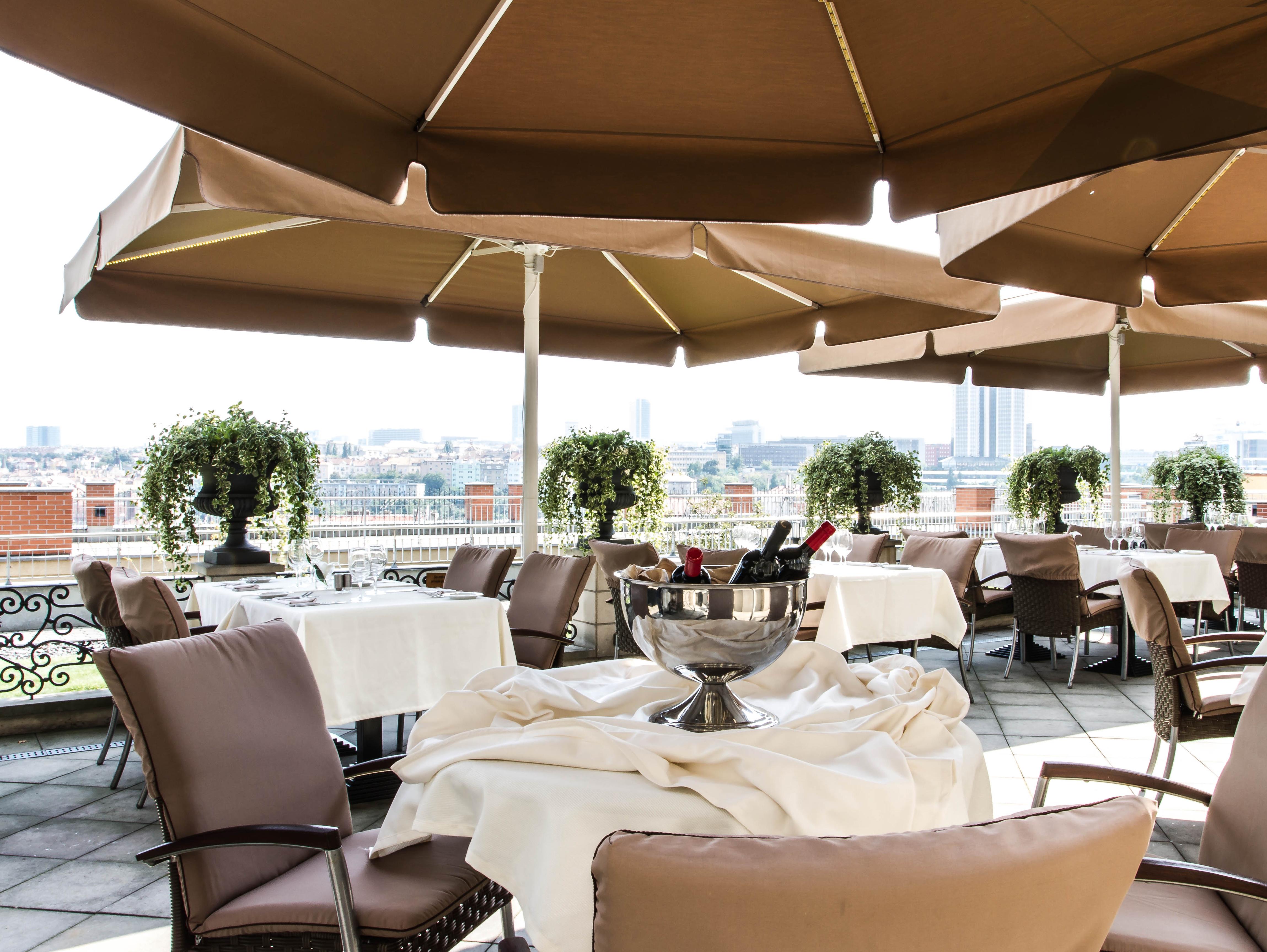 Le Palais Art Hotel Praha Bagian luar foto The Terrace
