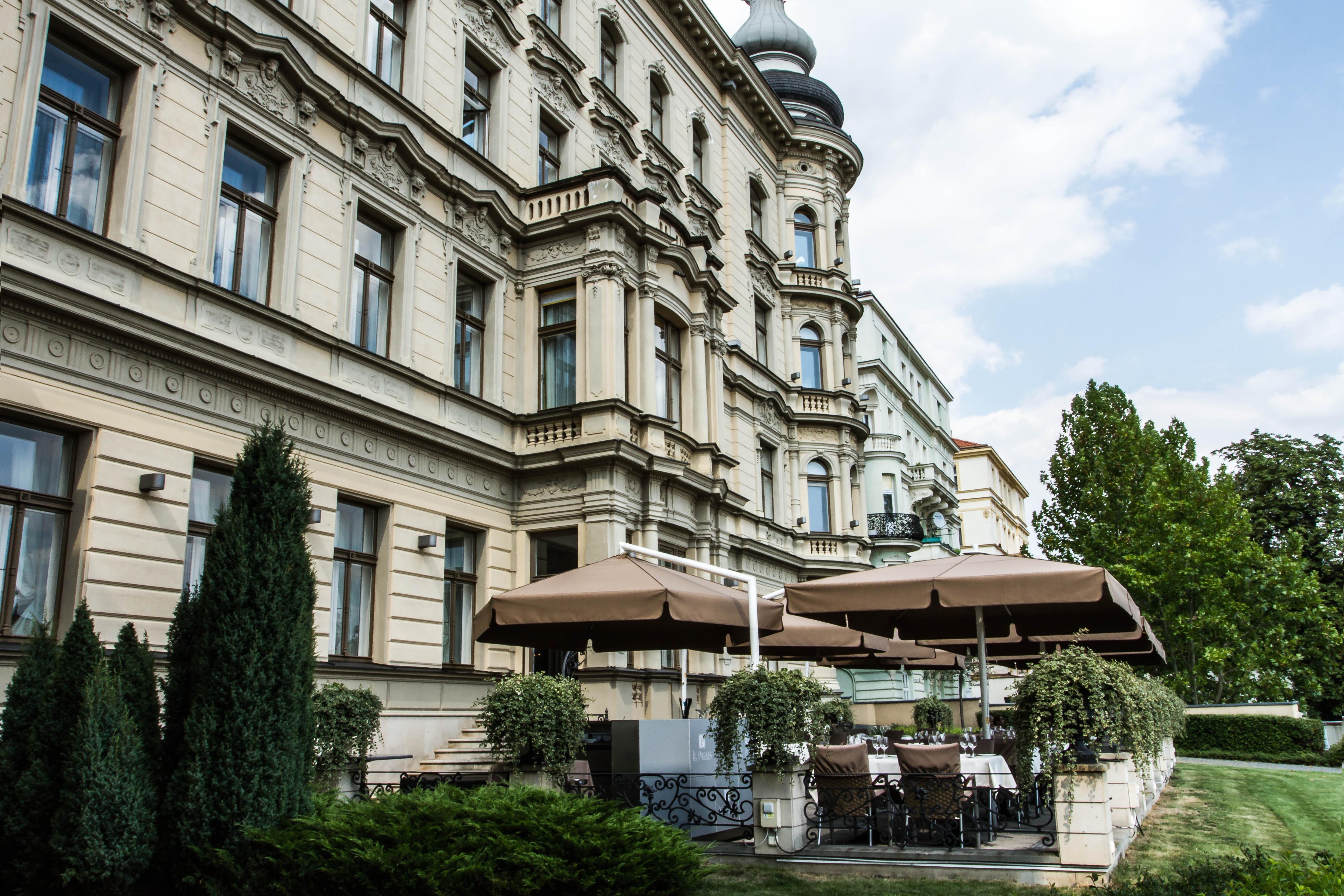 Le Palais Art Hotel Praha Bagian luar foto The main building of the university