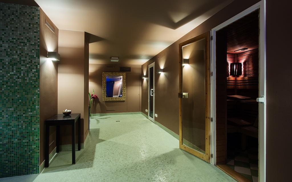 Le Palais Art Hotel Praha Bagian luar foto The spa at the Hotel de la Paix