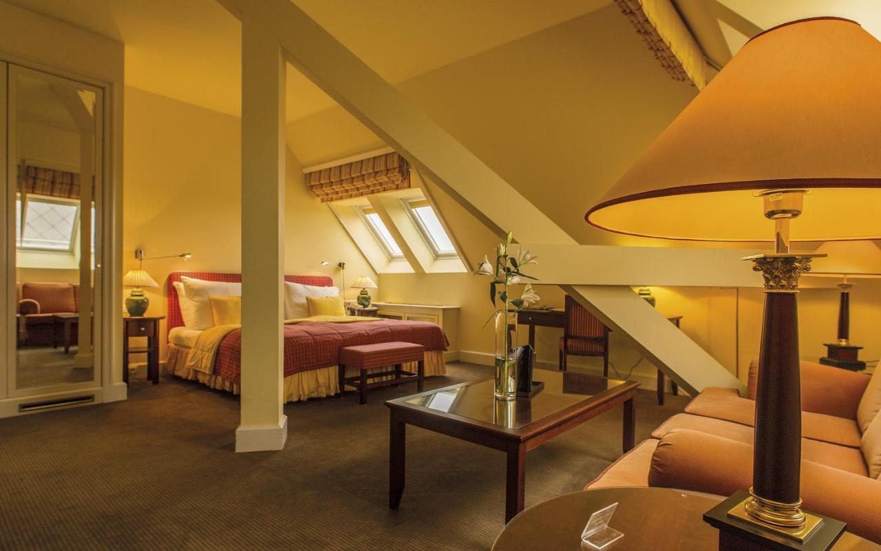 Le Palais Art Hotel Praha Bagian luar foto A suite at the hotel